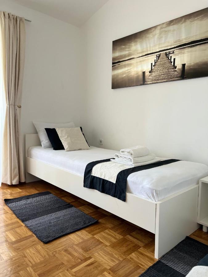 Apartments Loncar-Near Zrce Beach Novalja Luaran gambar
